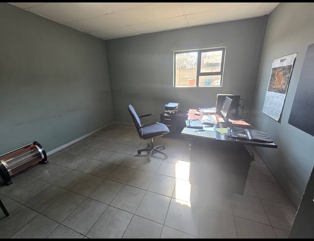 3,000M² WAREHOUSE FOR SALE IN BOKSBURG EAST